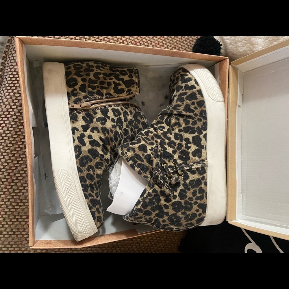 Very G sneaker heels